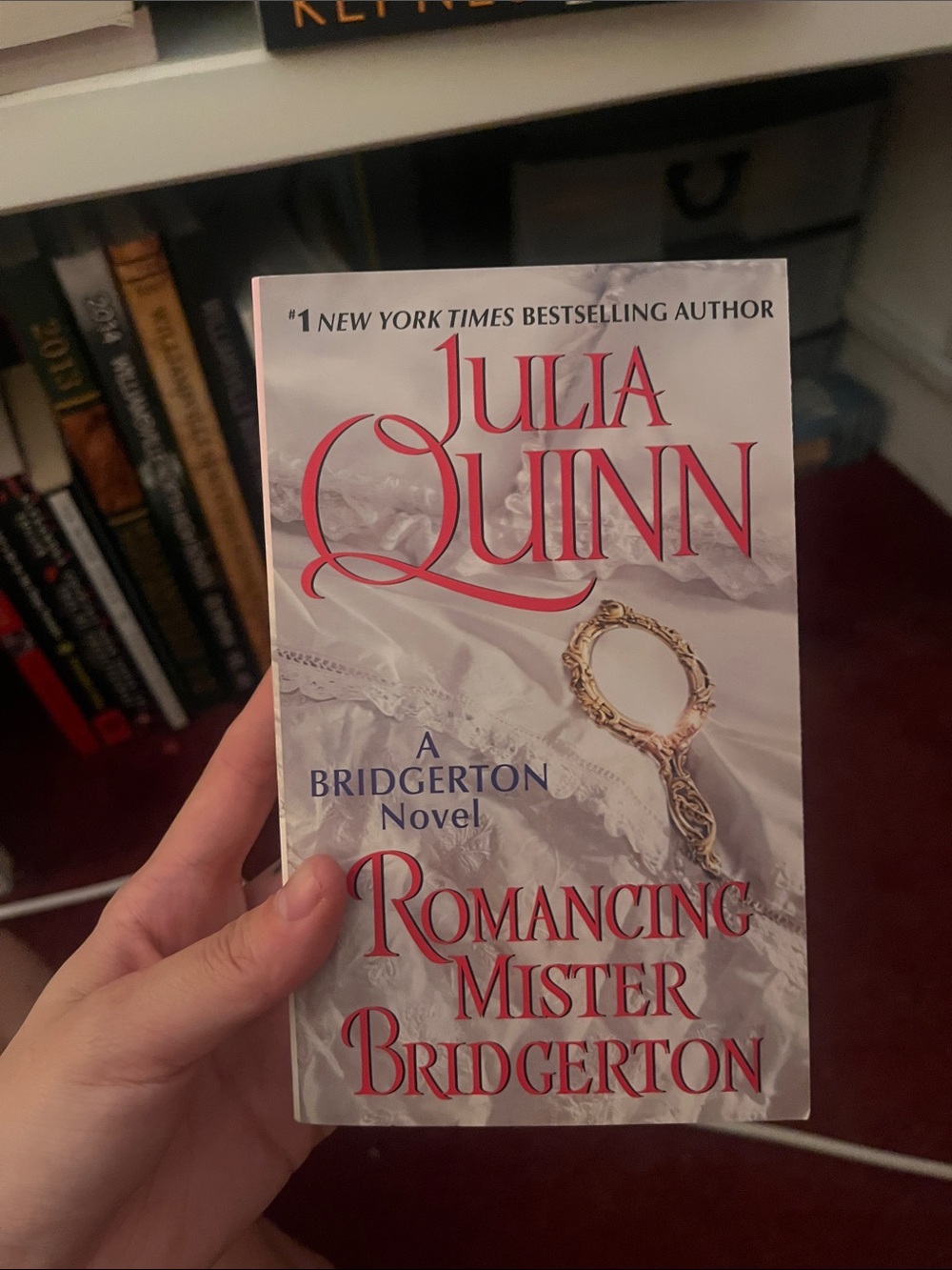 Julia Quinn "Romancing Mister Bridgerton" - White & Red Paperback